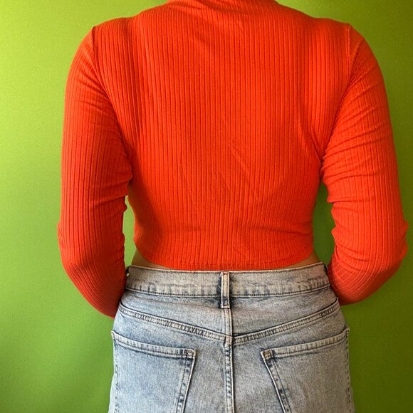 Cropped ribbed mock neck shirt with long sleeves / Extra Large / Large - Picture 3 of 5